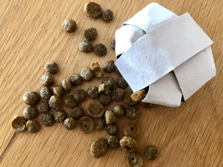 Toilet roll treat tap